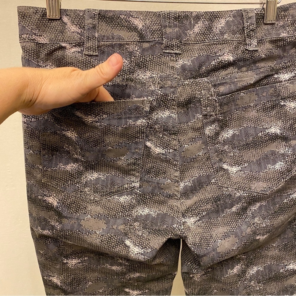 Aventura 6 Blake Print Skinny Pants Reptile Camo Print Taupe Gray Organic Cotton - Picture 10 of 16